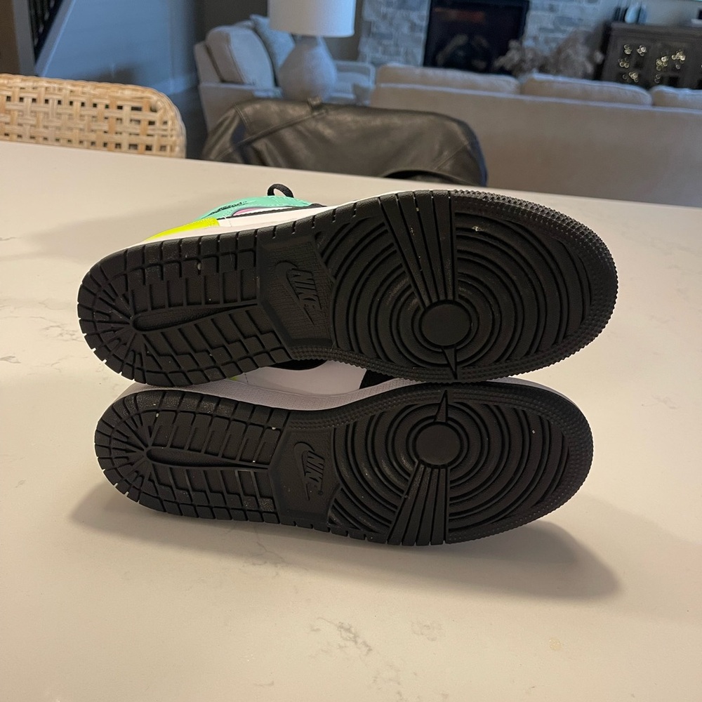 Nike Air Jordan Shoes - Picture 4 of 6
